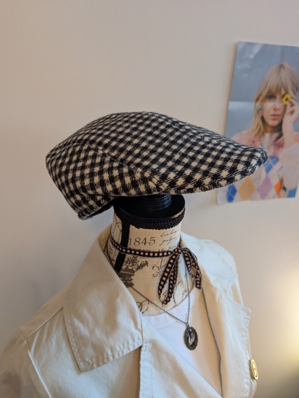 Downtown Girl Newsboy Cap Black & White L/XL